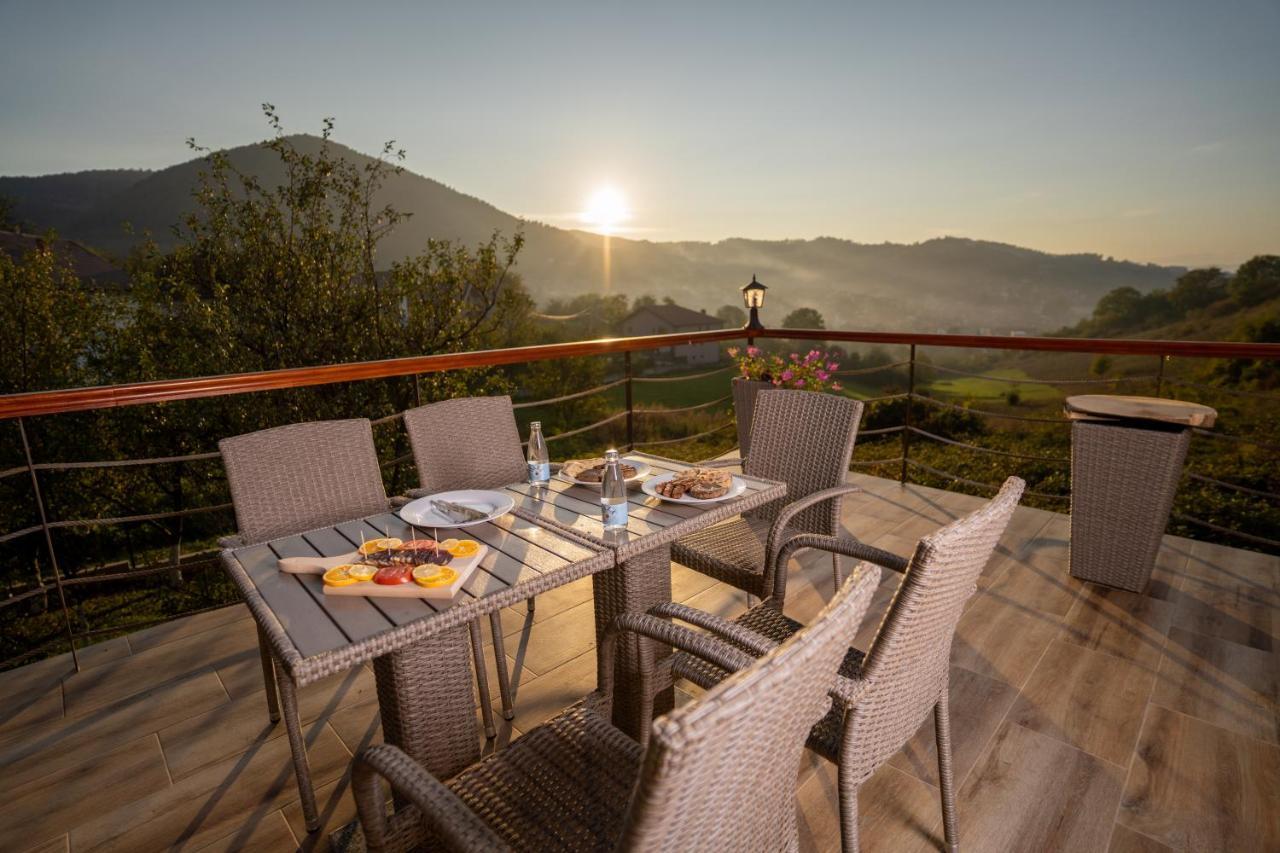 The View Apartment Високо Екстериор снимка