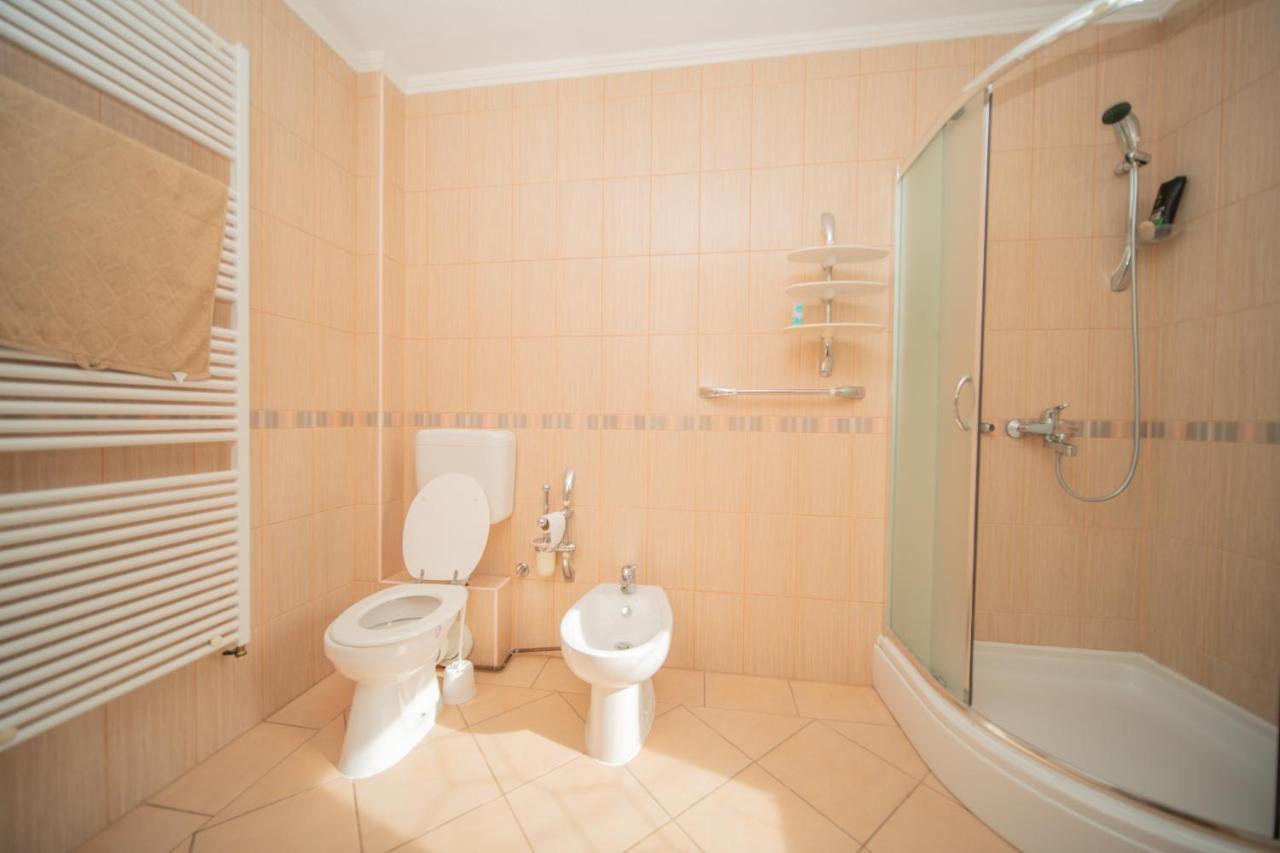 The View Apartment Високо Екстериор снимка