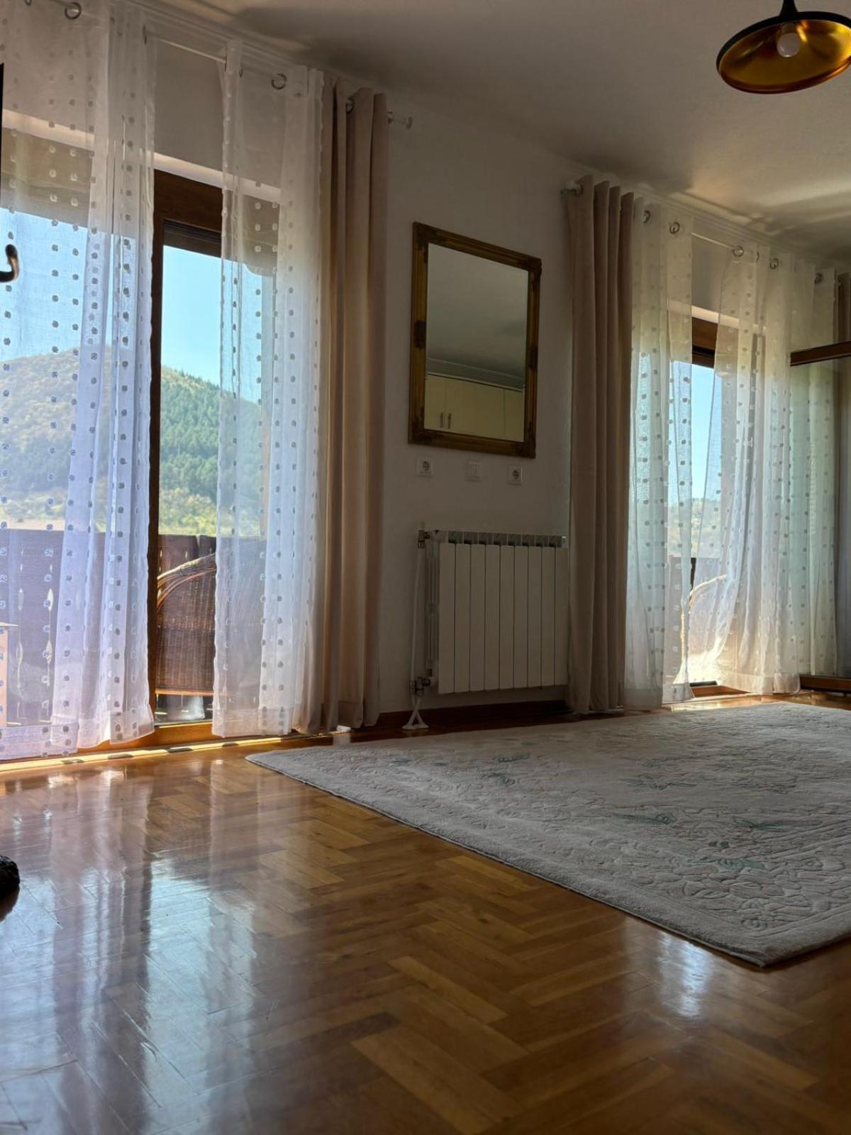 The View Apartment Високо Екстериор снимка