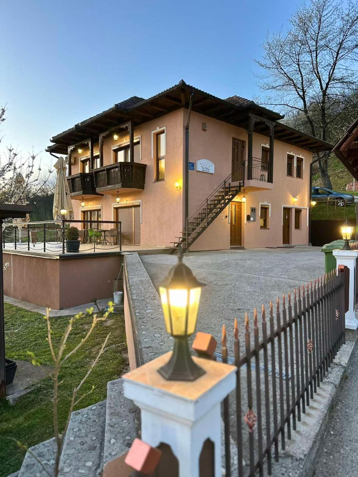 The View Apartment Високо Екстериор снимка
