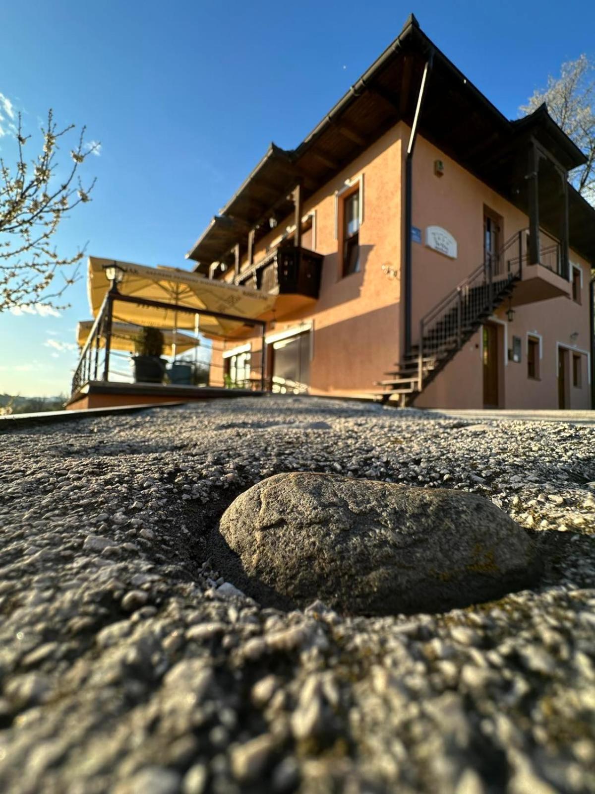 The View Apartment Високо Екстериор снимка